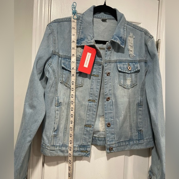 NWT New Collection Size M Light Wash Cotton Stretch Distressed Denim Jean Jacket - Picture 8 of 13